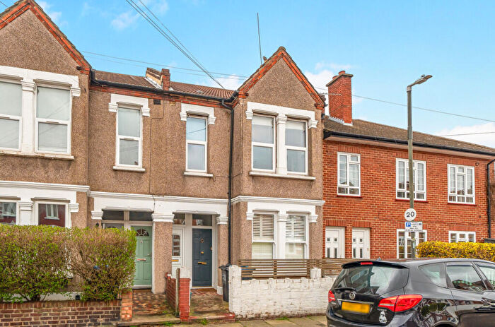 2 Bedroom Maisonette For Sale In Bruce Road, Tooting Borders, CR4