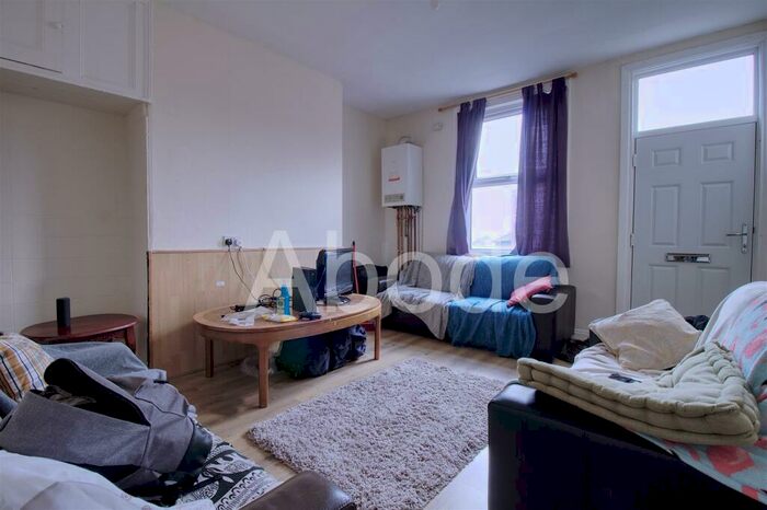 5 Bedroom House To Rent In Royal Park Avenue, Hyde Park, Leeds, LS6