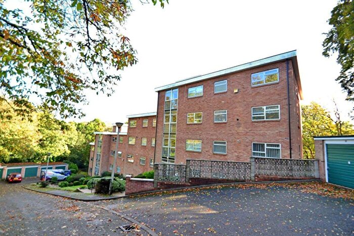3 Bedroom Flat To Rent In Broadstone, BH18