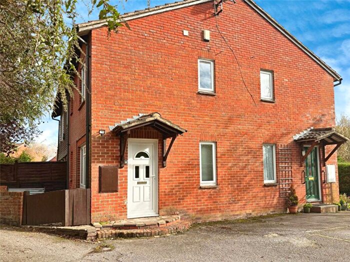 1 Bedroom End Of Terrace House For Sale In Rushmoor Gardens, Calcot, Reading, RG31