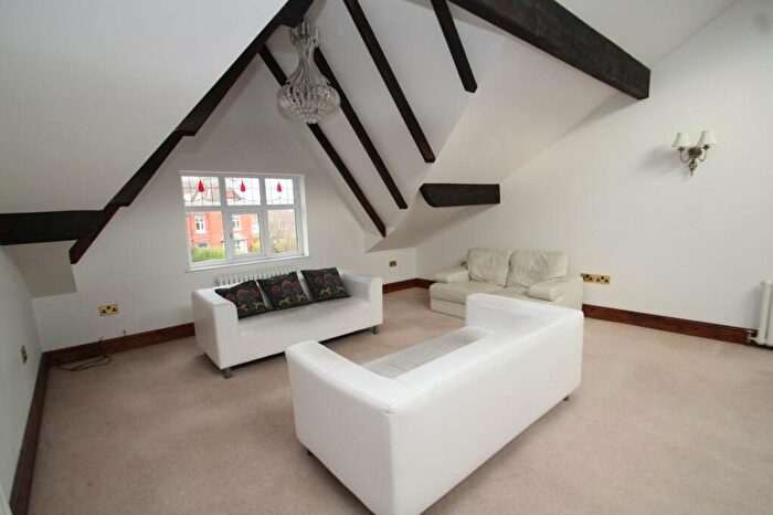 3 Bedroom Flat To Rent In Street Lane, Leeds, West Yorkshire, Uk, LS8