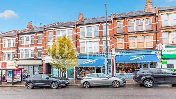 3 Bedroom Flat To Rent In Alexandra Park Road, Muswell Hill, London, N10