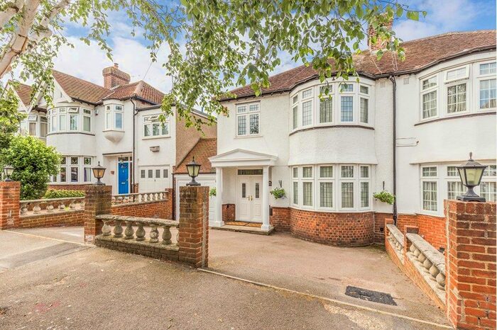 3 Bedroom Semi-Detached House To Rent In Lichfield Road, Woodford Green IG8
