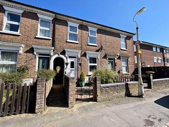 3 Bedroom Terraced House For Sale In Victoria Street, Dunstable, LU6