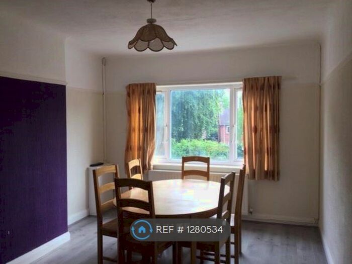 4 Bedroom Flat To Rent In Village Road, Heswall, Wirral CH60