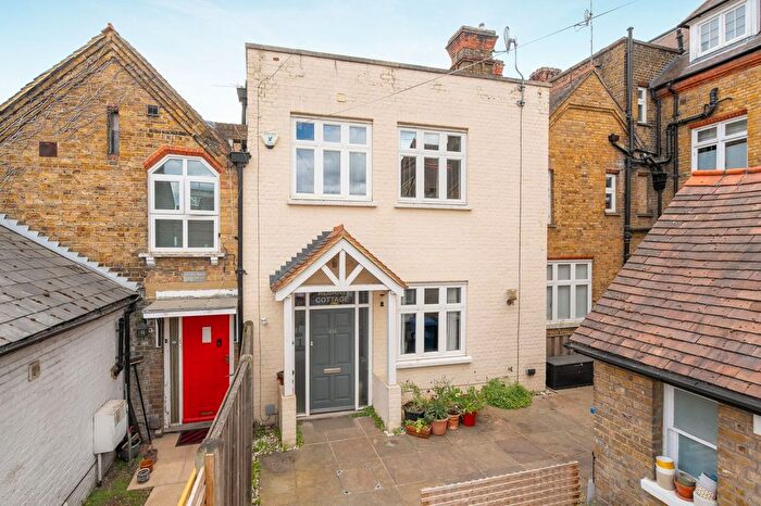 2 Bedroom Property For Sale In Albany Road, Windsor, SL4