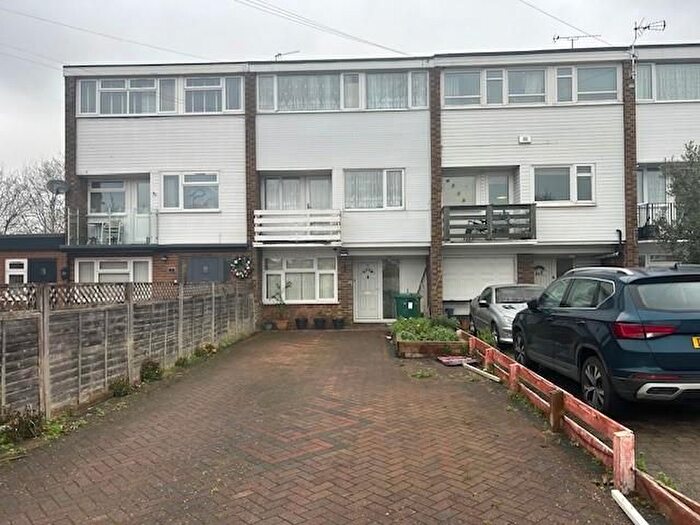 4 Bedroom Town House To Rent In Sunbury-On-Thames, Windsor Road, TW16