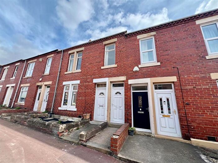 3 Bedroom Flat For Sale In Portland Street, Pelaw, Gateshead, NE10