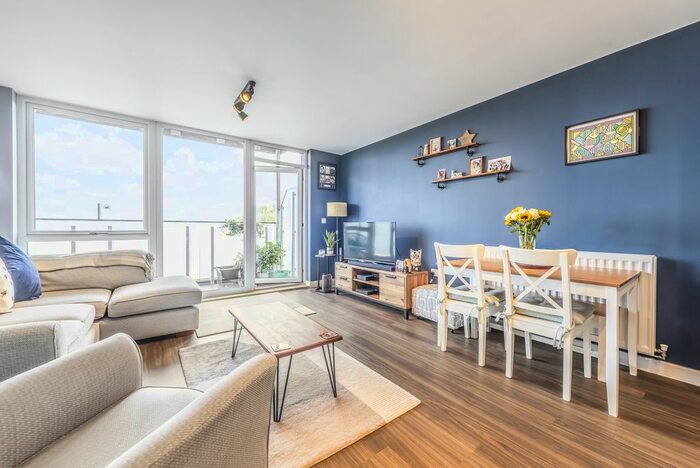 2 Bedroom Flat To Rent In Glebe Way, West Wickham, BR4