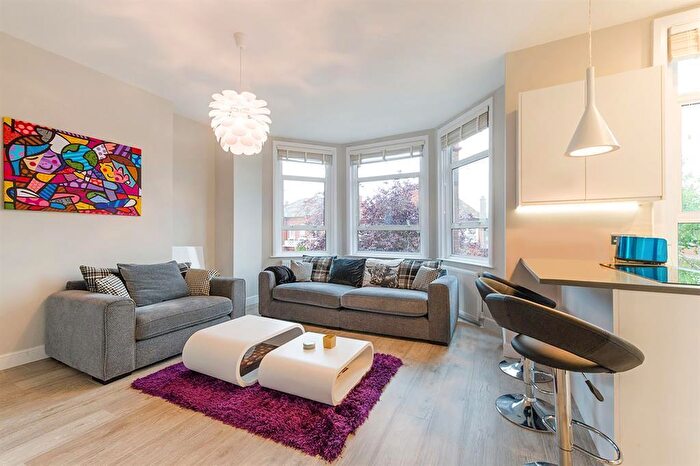 3 Bedroom Flat To Rent In Fordwych Road, West Hampstead, NW2