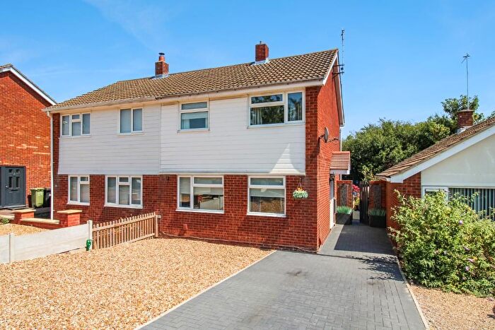 3 Bedroom Semi-Detached House For Sale In Archers Wells, Bletchley, Milton Keynes, Buckinghamshire, MK3