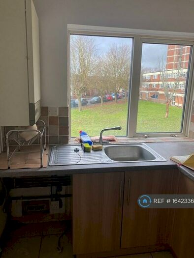 2 Bedroom Flat To Rent In Columbia Close, Gloucester, GL1