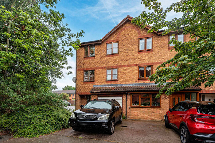 5 Bedroom End Of Terrace House For Sale In Harlinger Street, Woolwich, London, SE18