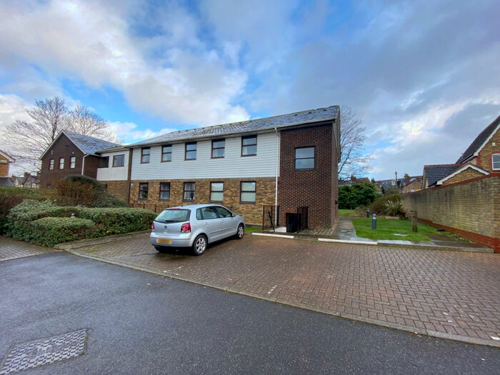 2 Bedroom Flat To Rent In Churchill Court, Farnborough, BR6