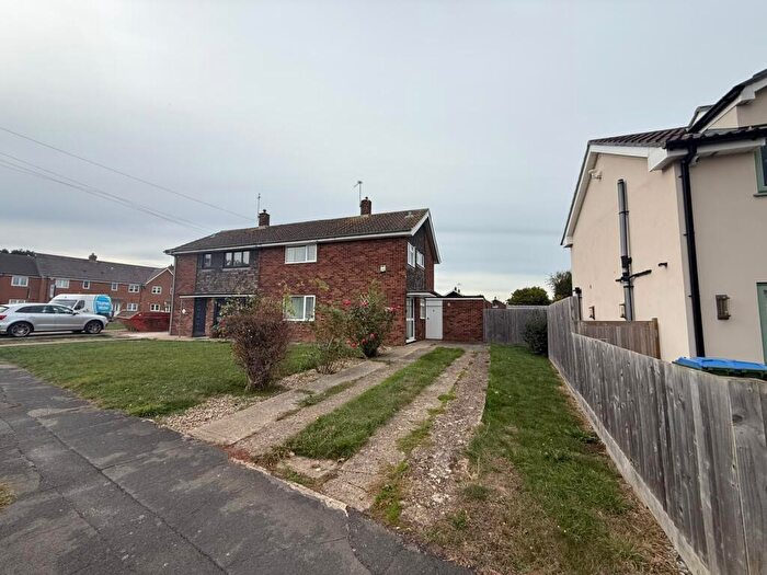 3 Bedroom Semi Detached House For Sale In Coventon Road, Aylesbury, HP19