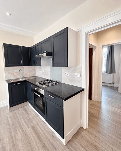 2 Bedroom Flat To Rent In York Road, Ilford, IG1