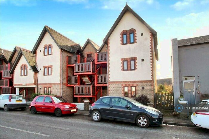 1 Bedroom Flat To Rent In Alpha Court, Littlehampton, BN17