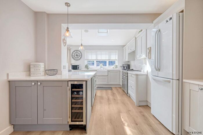 3 Bedroom Semi-Detached House For Sale In Woodhouse Lane, Broomfield, Chelmsford, Essex, CM1