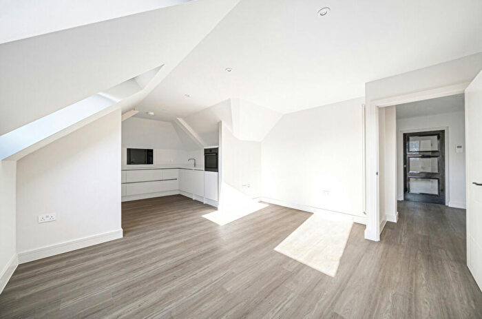 2 Bedroom Flat For Sale In Hyde Street, Winchester, Hampshire, SO23