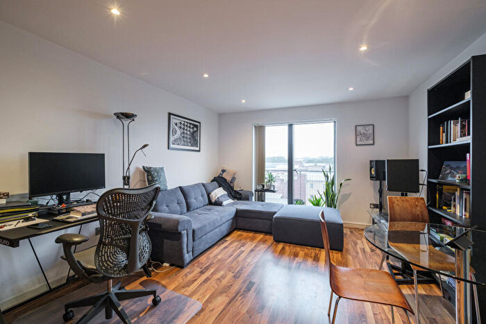 1 Bedroom Flat To Rent In Kings Quarter, Kings Cross, N1