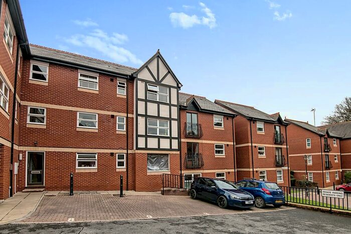 2 Bedroom Flat To Rent In Melbourne Court, St Leonards, EX2