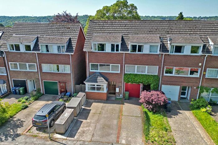 3 Bedroom End Of Terrace House For Sale In Malmers Well Road, High Wycombe, H13