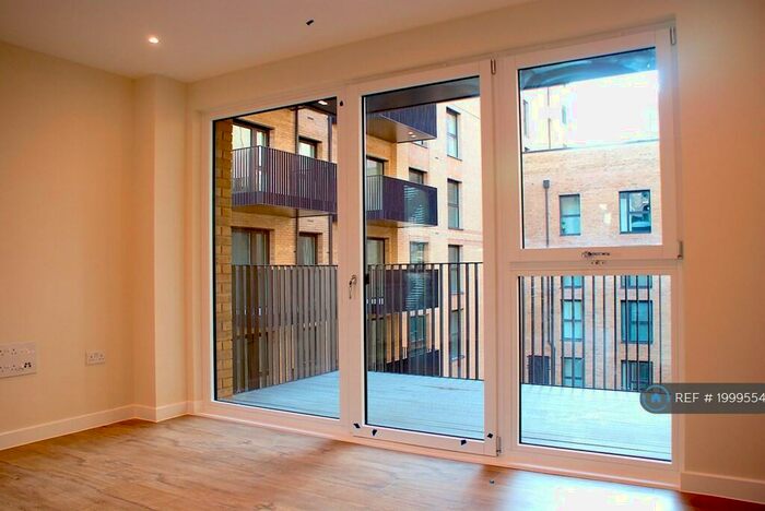 3 Bedroom Flat To Rent In Blackhorse View - Gadwall House, London, E17