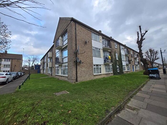 3 Bedroom Flat To Rent In Ordnance Road, Enfield, EN3