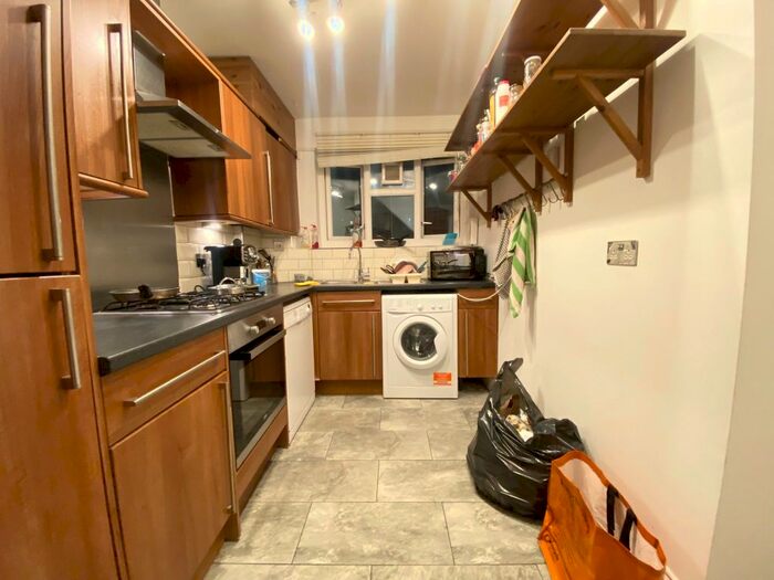 3 Bedroom Flat To Rent In Evelyn Walk, London, N1