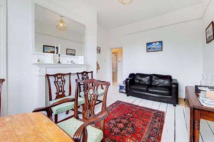 2 Bedroom Flat To Rent In Prince Of Wales Drive, SW11