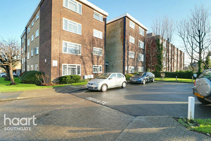 1 Bedroom Apartment For Sale In Windsor Court, London, N14