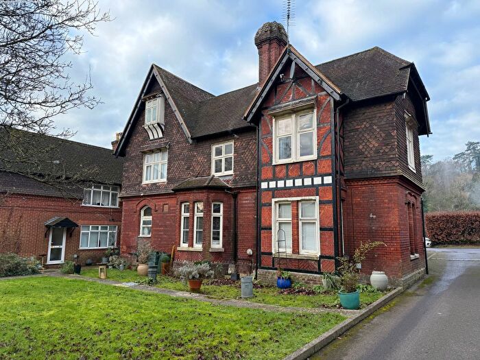 1 Bedroom Flat To Rent In Nightingale Road, Godalming, GU7