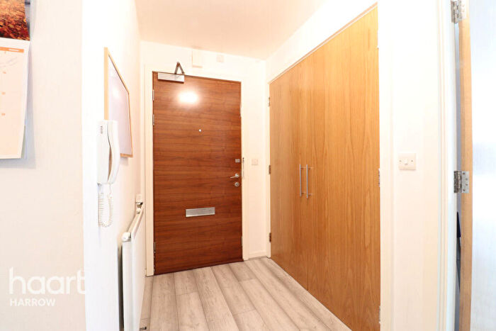 2 Bedroom Apartment For Sale In Hitchin Lane, Stanmore, HA7