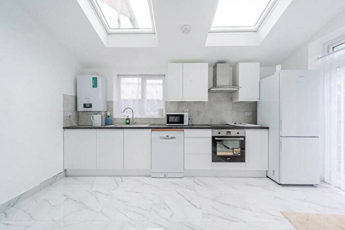 3 Bedroom Flat To Rent In Graham Road, Harrow Weald, Harrow, HA3