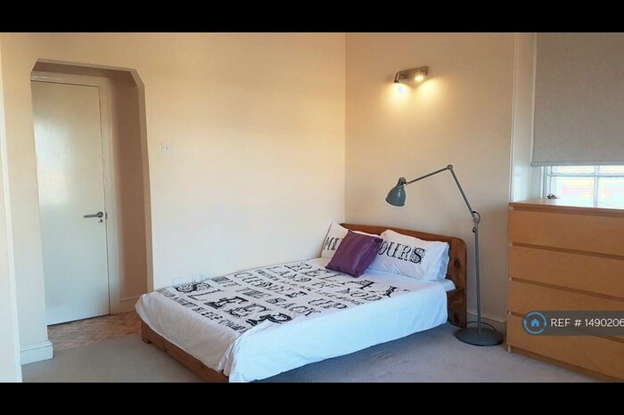 Studio To Rent In North Road, London, N7