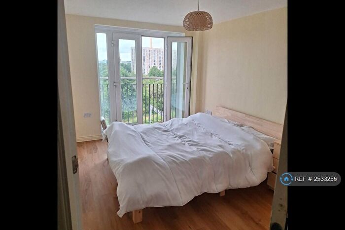 2 Bedroom Flat To Rent In Middlewood Street, Salford, M5