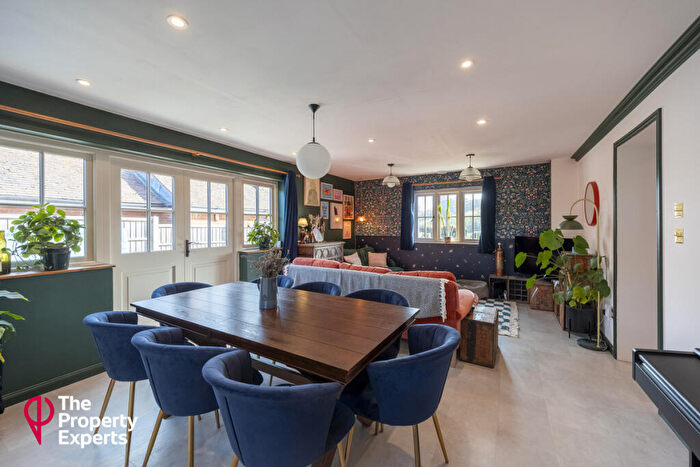 4 Bedroom Semi-Detached House For Sale In Sulhamstead Road, Reading, RG30