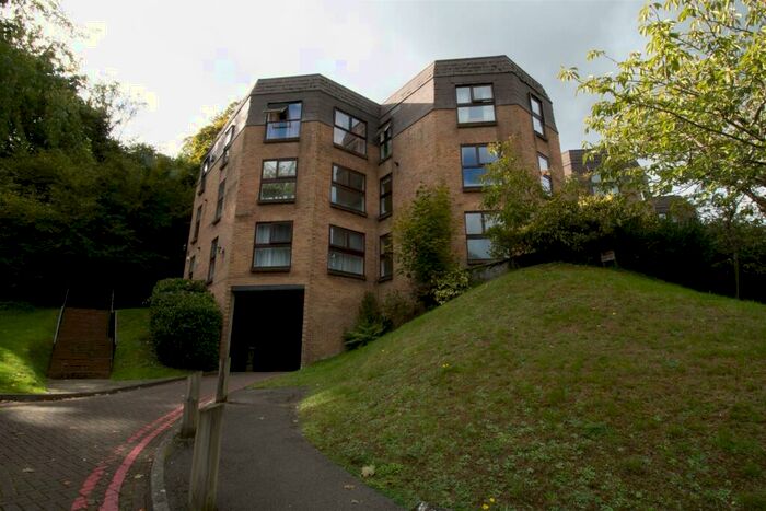 2 Bedroom Apartment To Rent In Charterhouse Road, Godalming, GU7