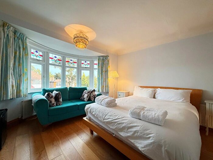 4 Bedroom House To Rent In Osidge Lane, London, N14