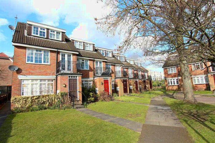 2 Bedroom Apartment To Rent In Bramble Close, Stanmore, Greater London, HA7
