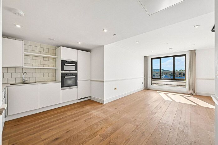 2 Bedroom Flat To Rent In Queen's Wharf, Crisp Road, W6