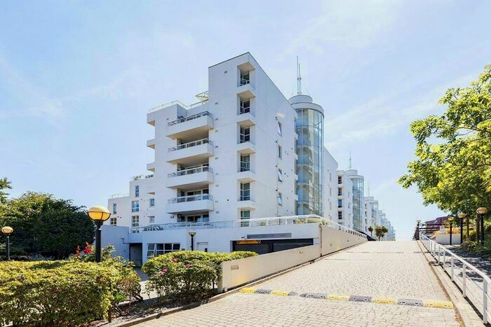 1 Bedroom Apartment To Rent In Barrier Point Road, London City Airport, Silvertown, Royal Victoria Docks, London, E16