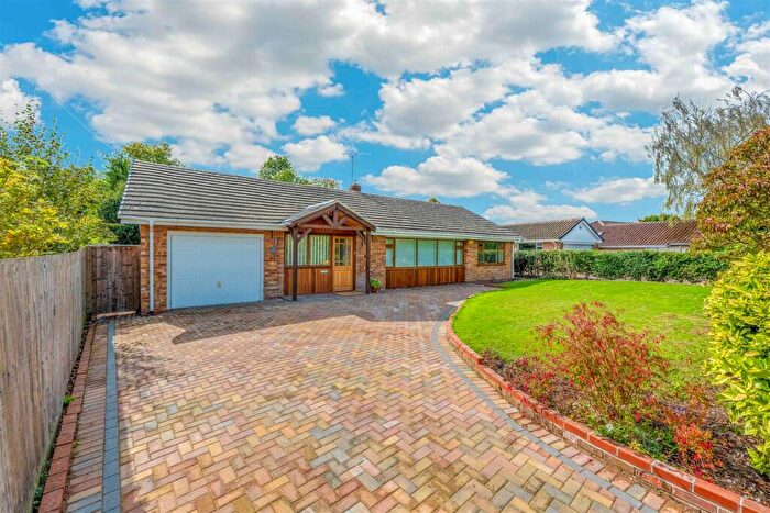 3 Bedroom Detached Bungalow For Sale In Park Drive, Claverdon, CV35