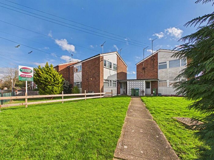 1 Bedroom Flat For Sale In Cleveland Road, Elmhurst, Aylesbury, HP20