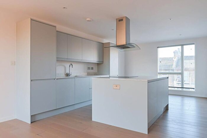 2 Bedroom Flat To Rent In Water Lane, Stratford, London, E15