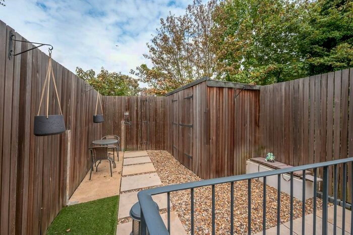 Studio To Rent In Upper Richmond Road, Putney, London, SW15