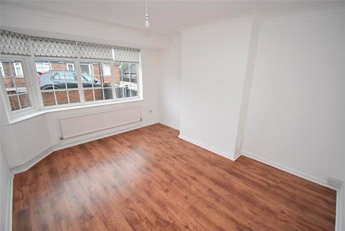 2 Bedroom Bungalow For Sale In Canberra Gardens, Luton, Bedfordshire, LU3