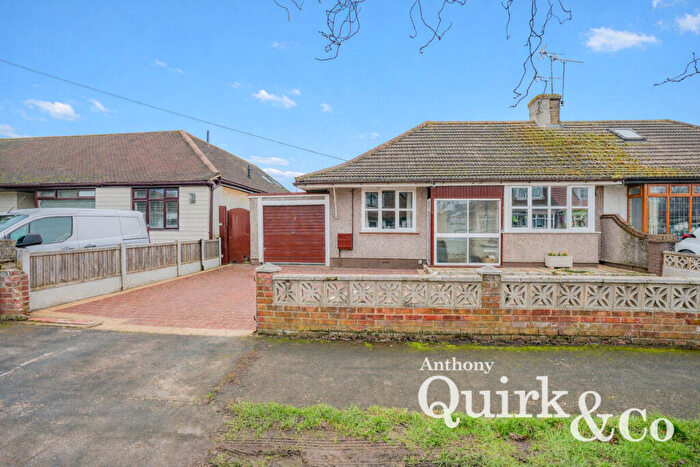 3 Bedroom Bungalow For Sale In Meynell Avenue, Canvey Island, SS8