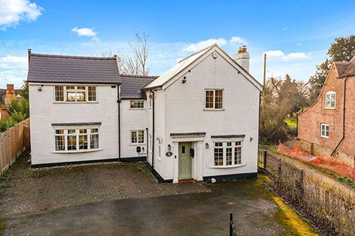 3 Bedroom Detached House For Sale In Swan Lane, Stoke Orchard, Cheltenham, GL52