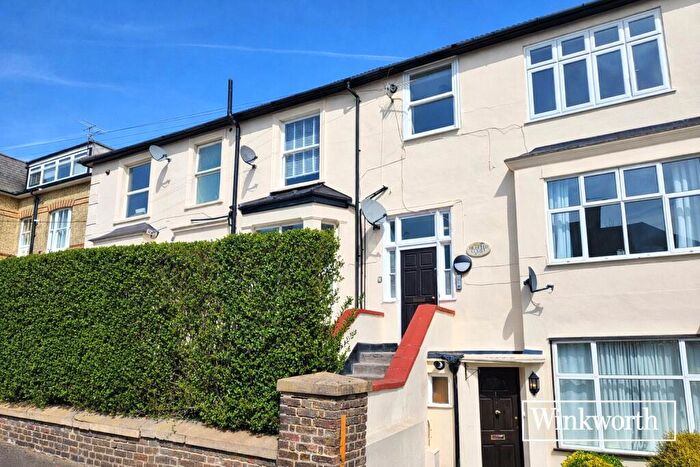 2 Bedroom Apartment For Sale In King Edward Road, New Barnet, EN5
